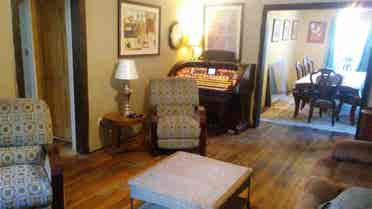 Furnished Room N.Crestwood Inc util