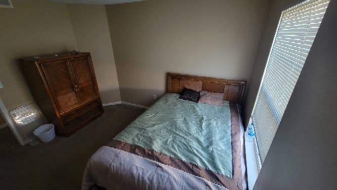 Looking for female roommate