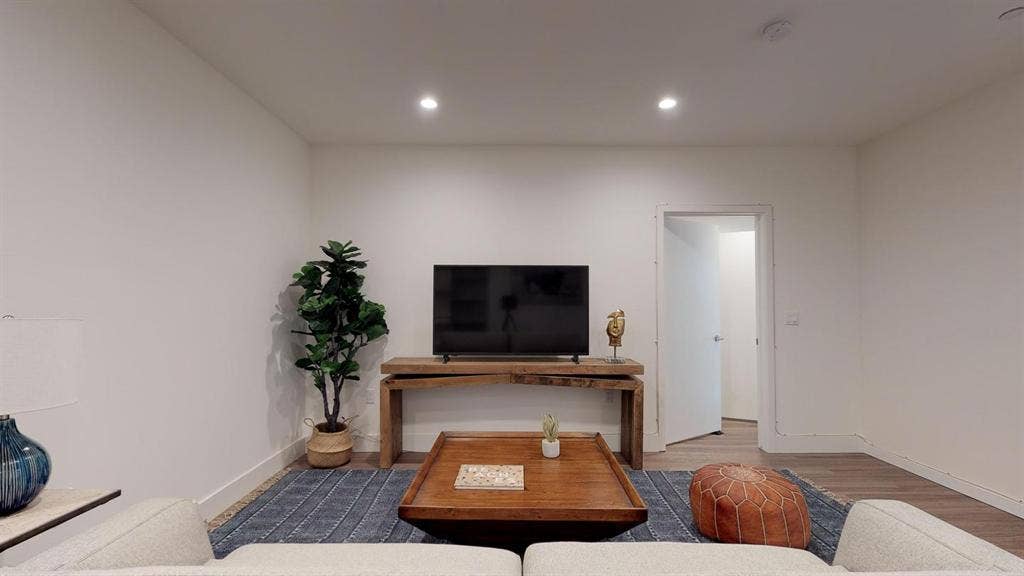 1 BR in Los Angeles