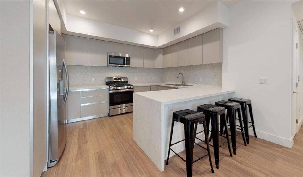 1 BR in Los Angeles