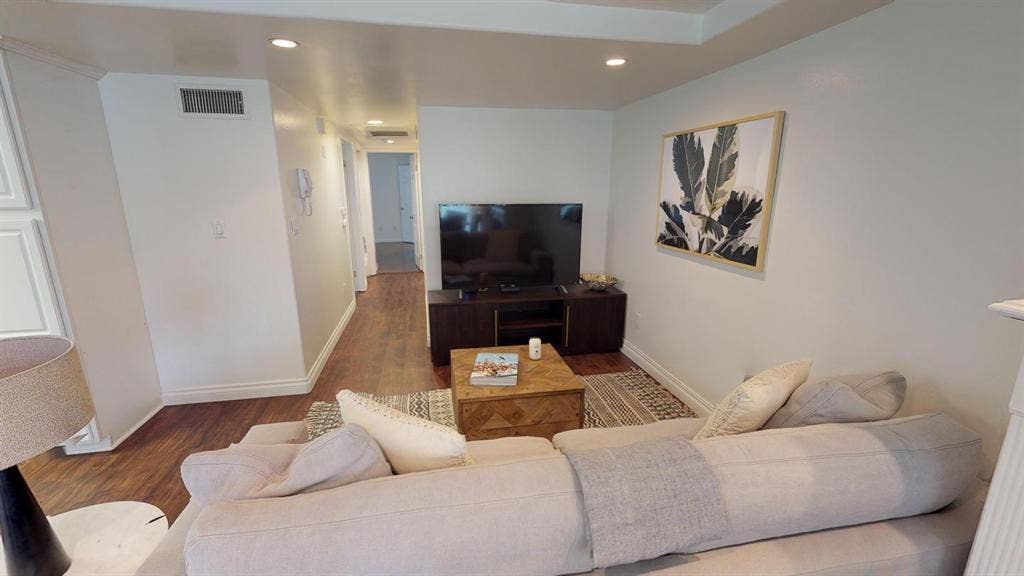 1 BR in Los Angeles