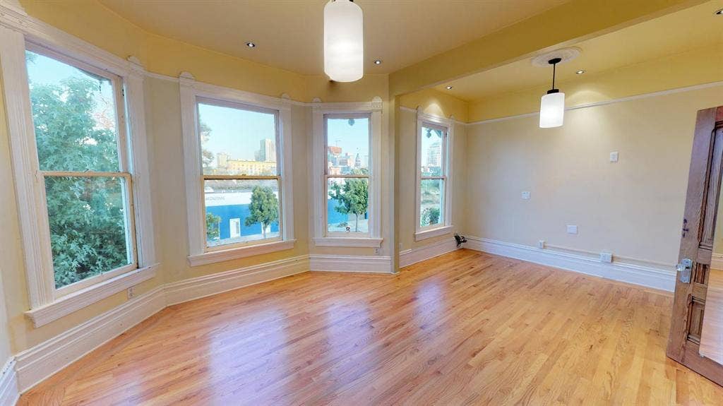 1 BR in Oakland