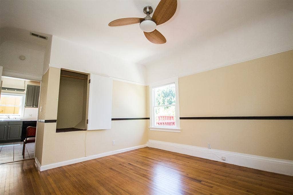 1 BR in Oakland