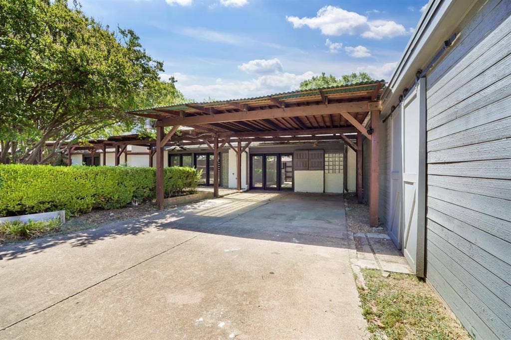 3 BR in Dallas