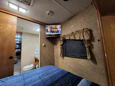 Self Contained ' RV Trailer