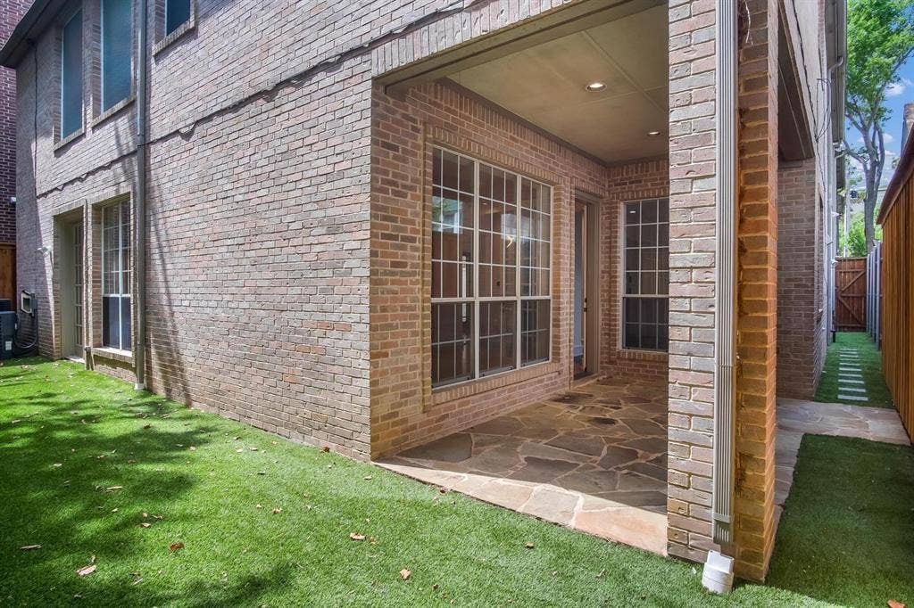 3 BR in Dallas