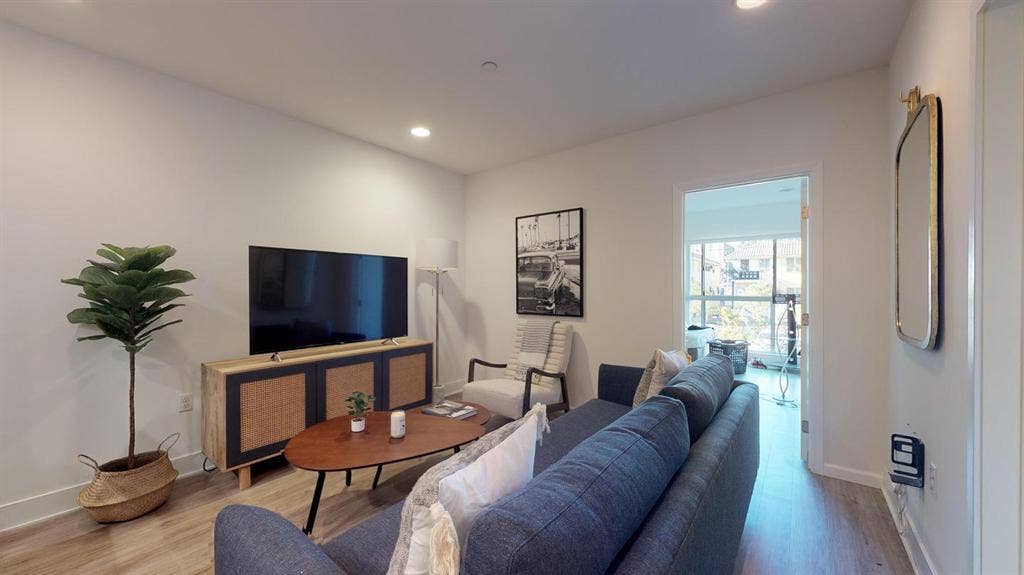 1 BR in Los Angeles,