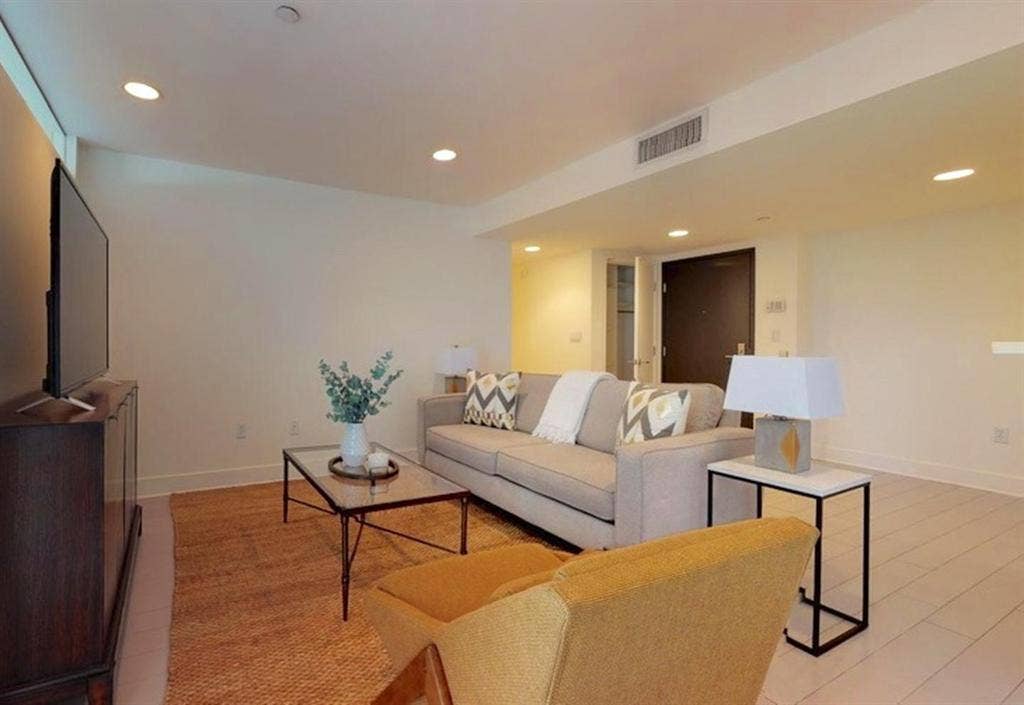 1 BR in Los Angeles