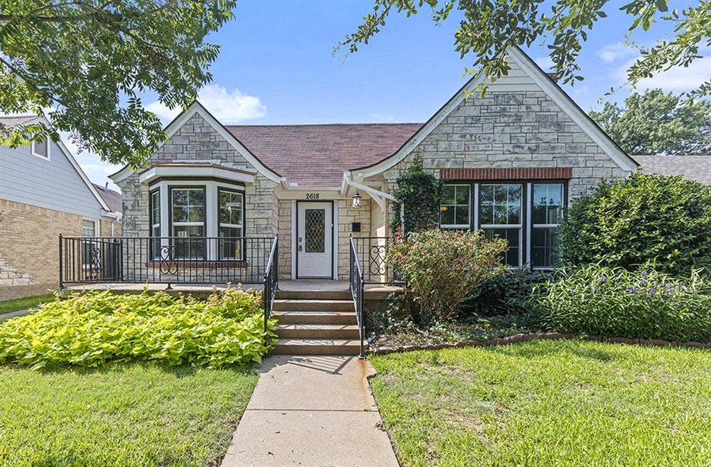 3 BR in Dallas