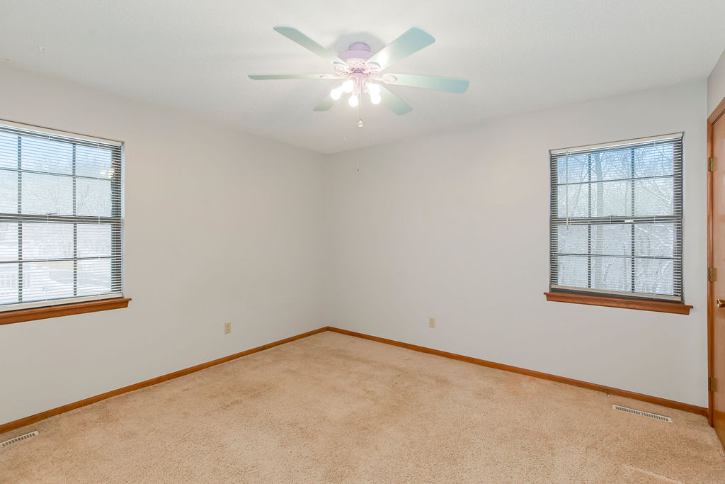 Room for Rent in Blue Springs!