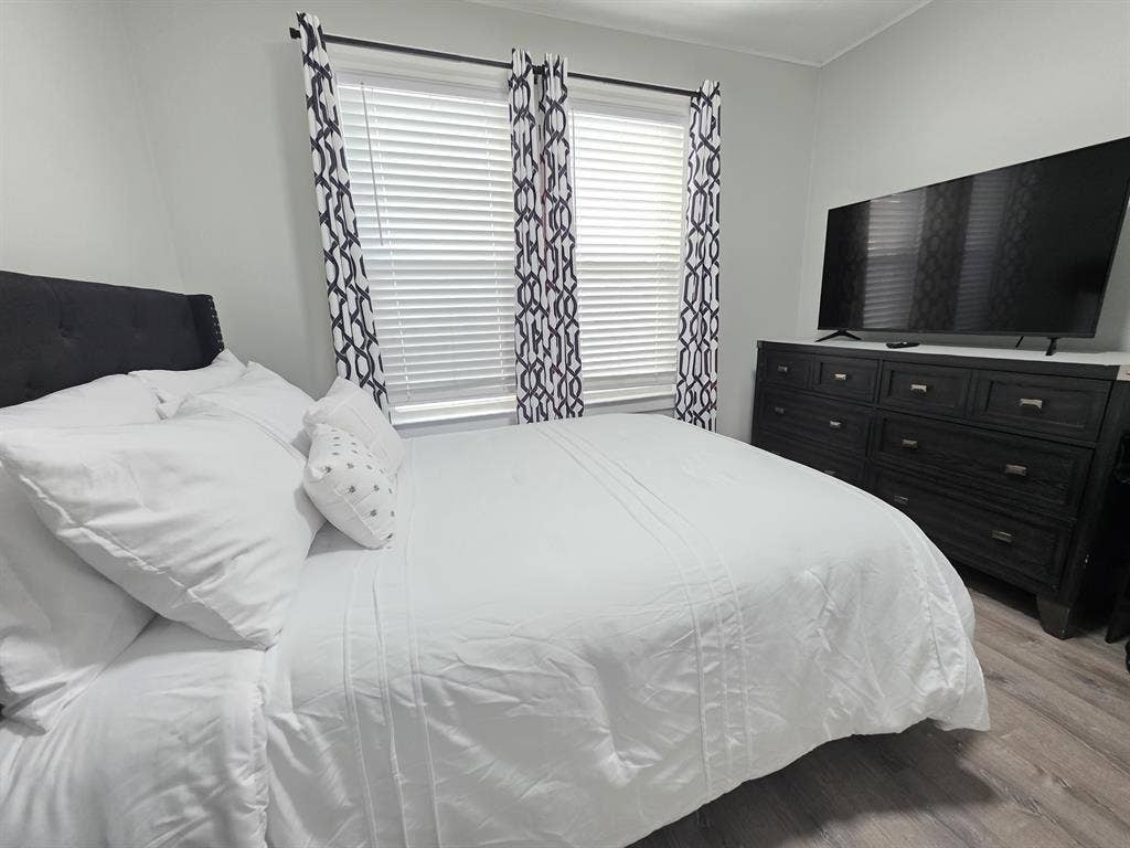 Fully furnished room with parking
