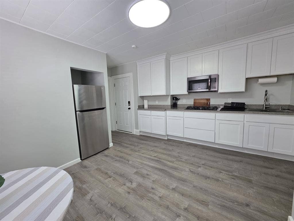 Fully furnished room with parking