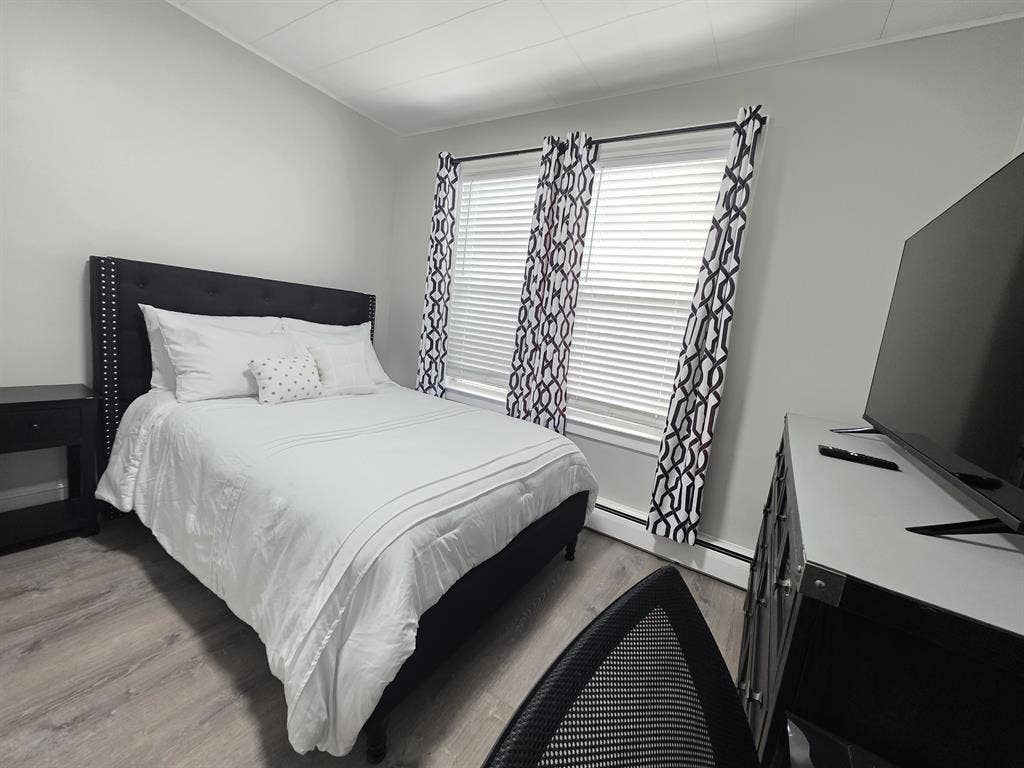 Fully furnished room with parking