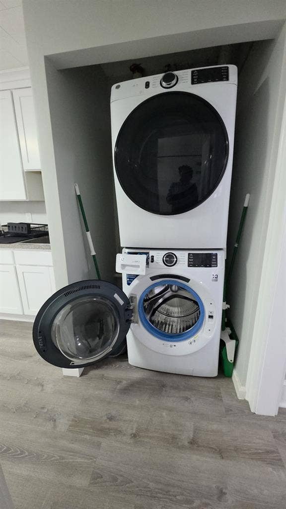 Fully furnished room with parking