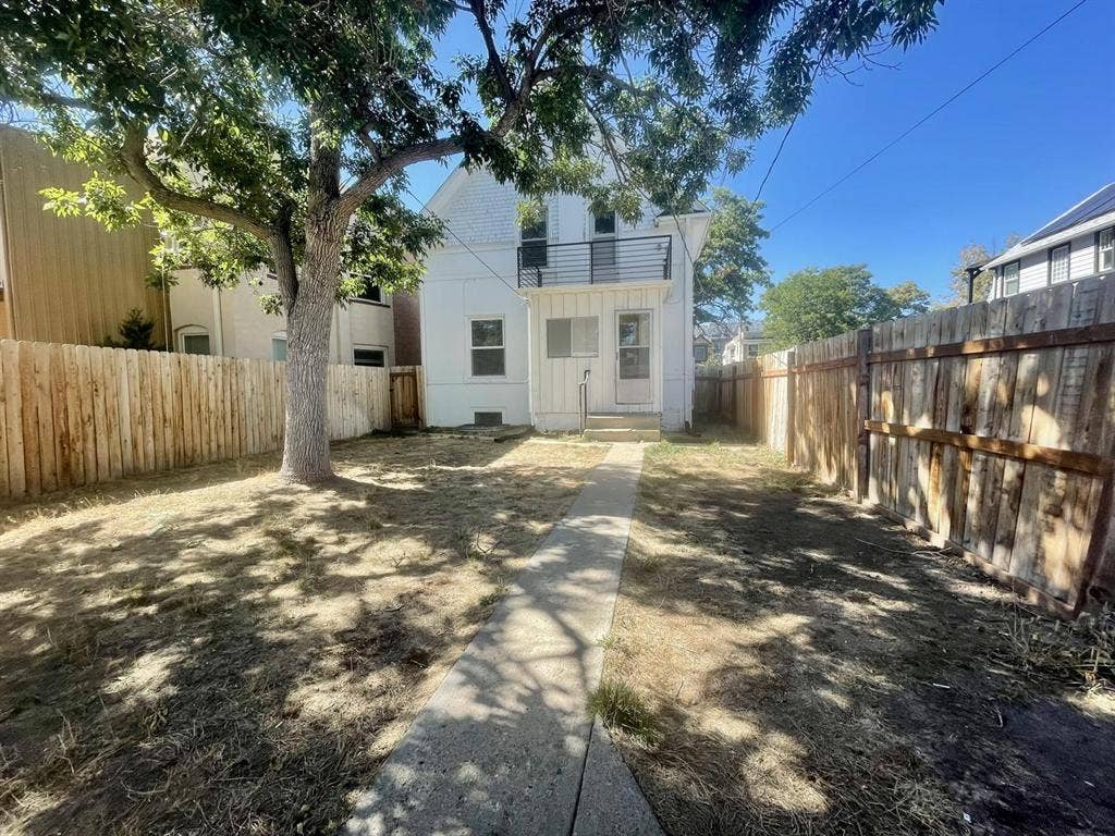 3 BR in Denver