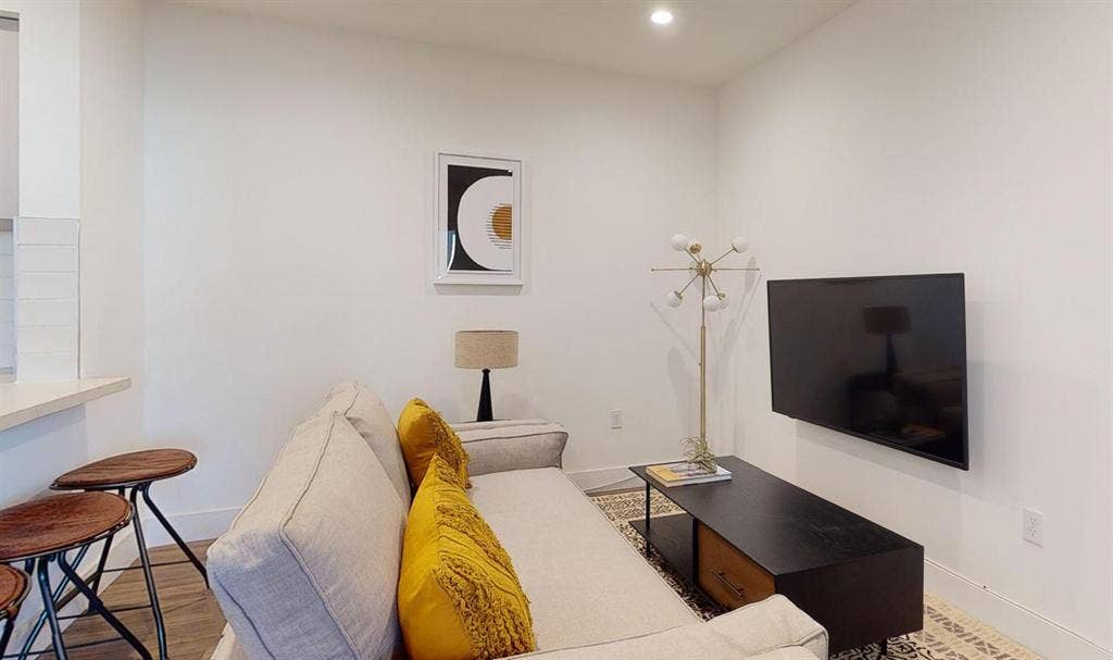 1 BR in Los Angeles