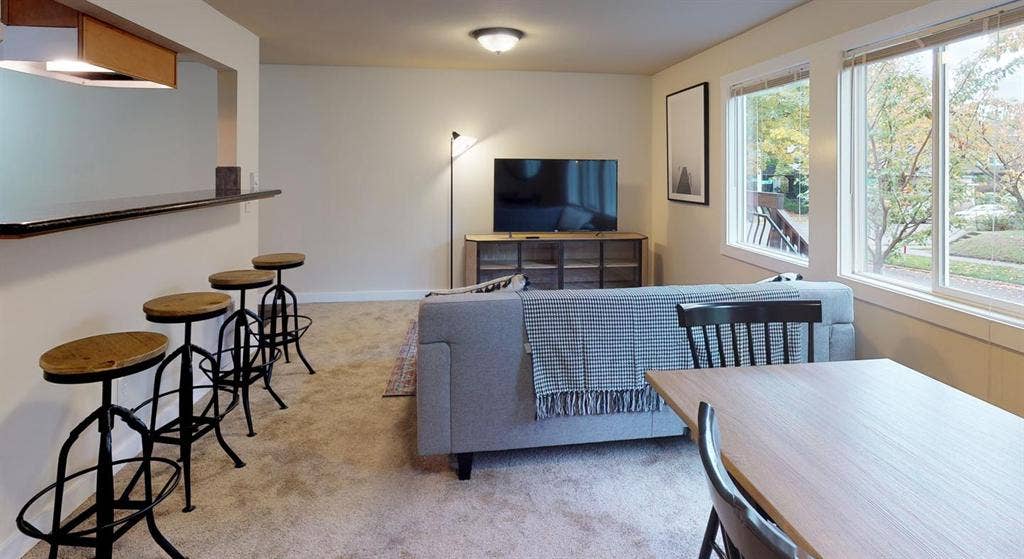 1 BR in Seattle