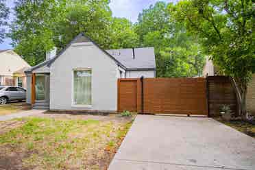 3 BR in Dallas