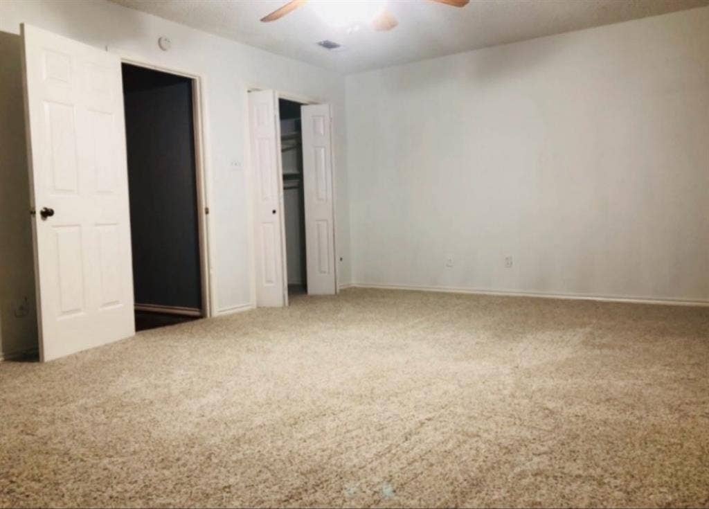 Large Private Room with two closet