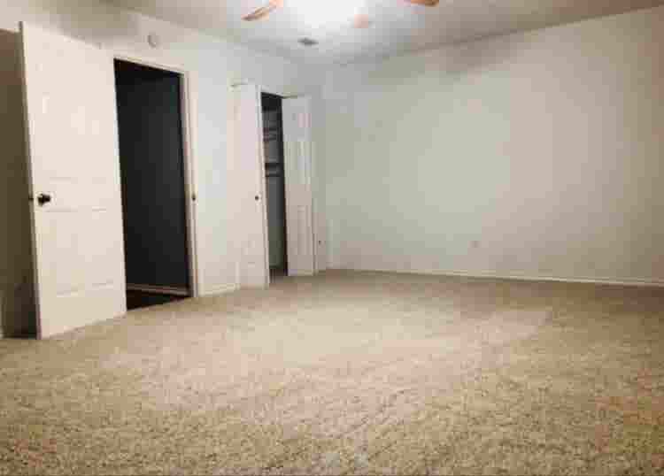 Large Private Room with two closet