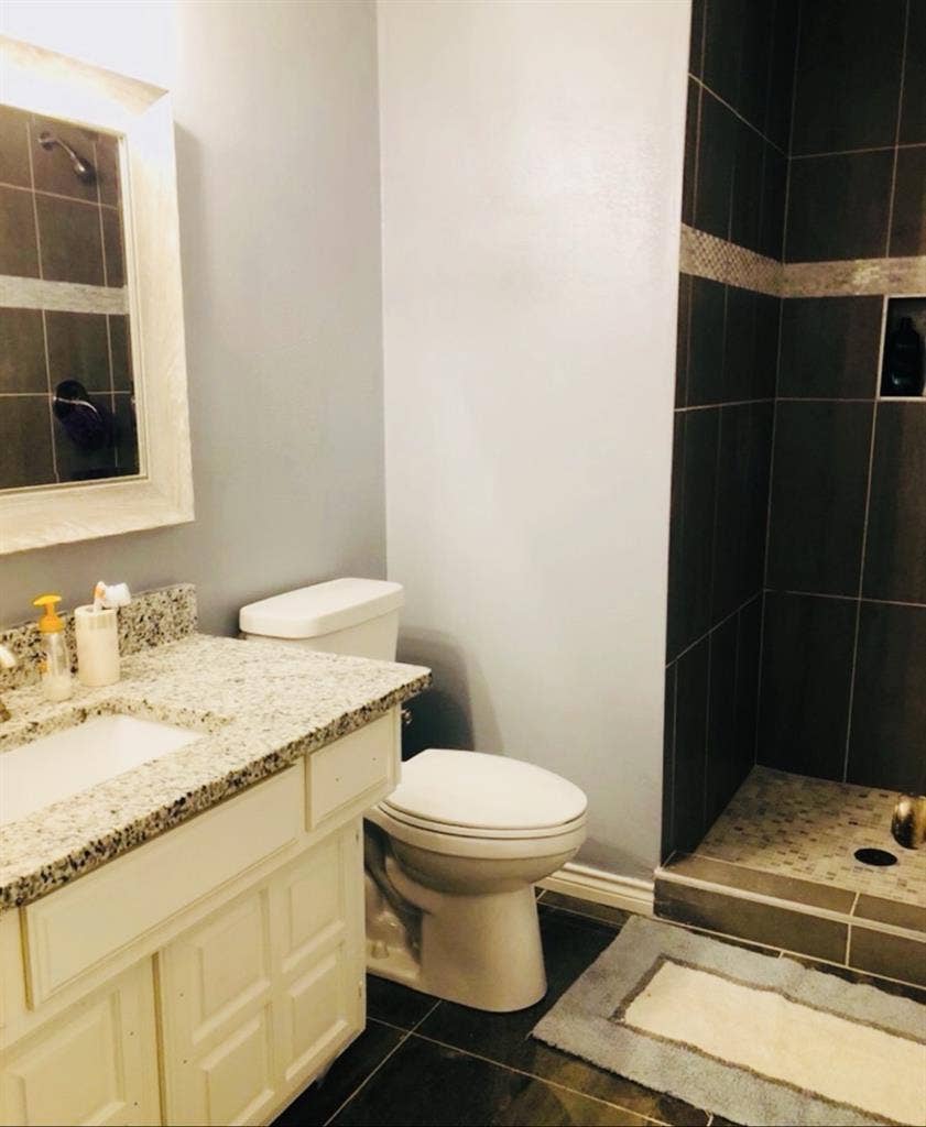 Large Private Room with two closet