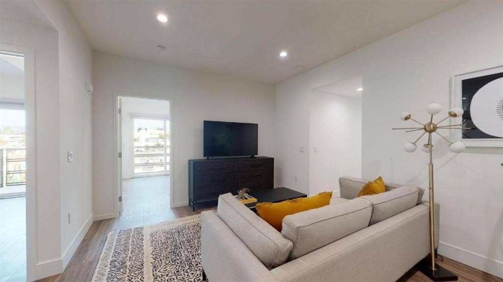 1 BR in Los Angeles