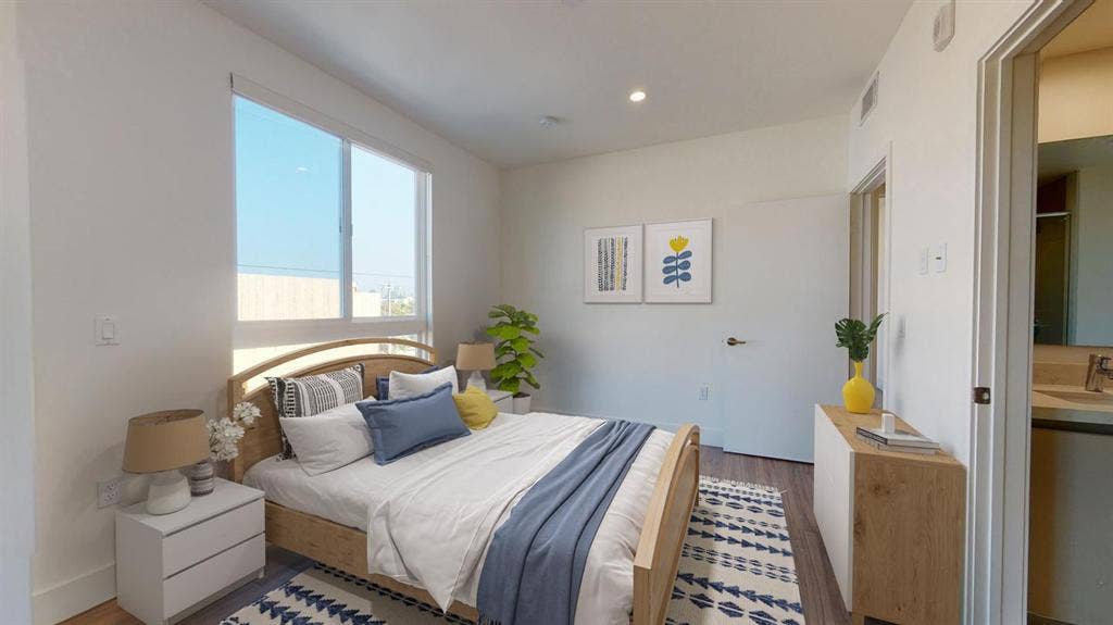 1 BR in Los Angeles