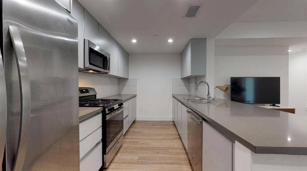 1 BR in Los Angeles