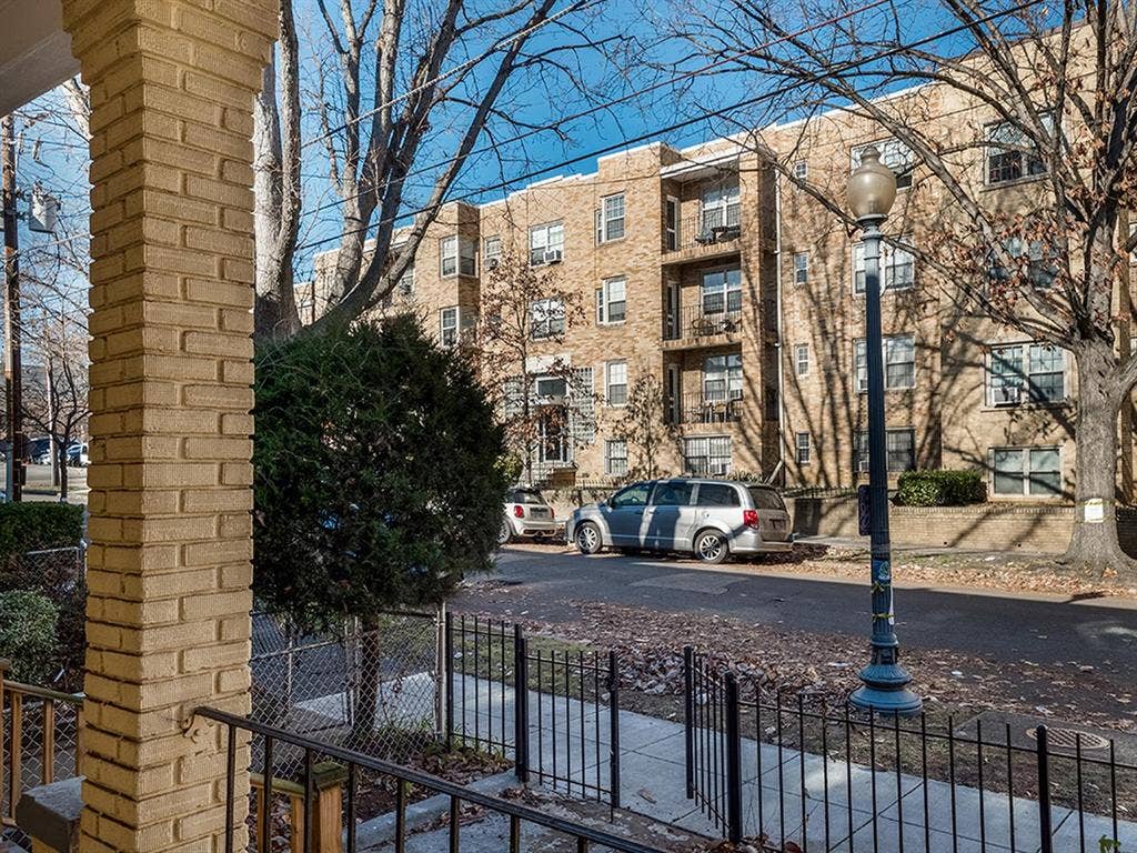 2 BR in Washington