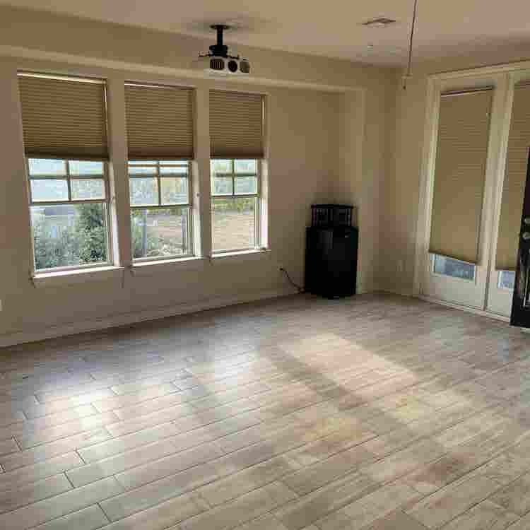 Furnished 
Penthouse + Balcony