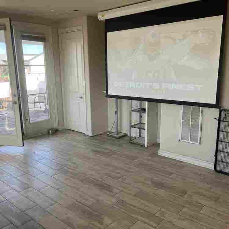 Furnished 
Penthouse + Balcony