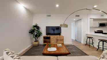 1 BR in Los Angeles