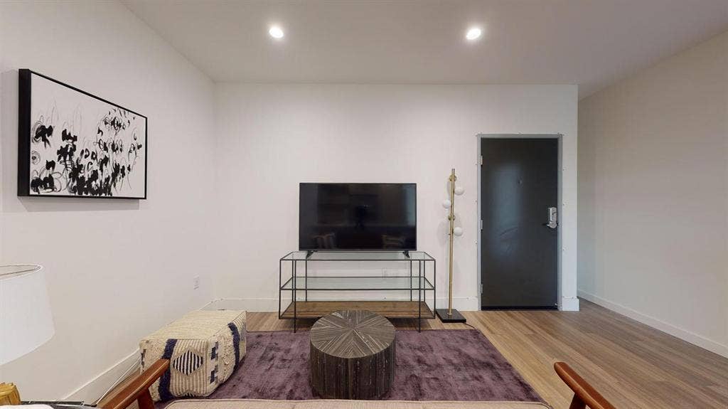 1 BR in Los Angeles