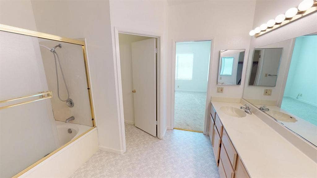 1 BR in Oakland