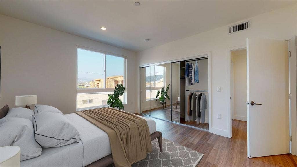 1 BR in Los Angeles