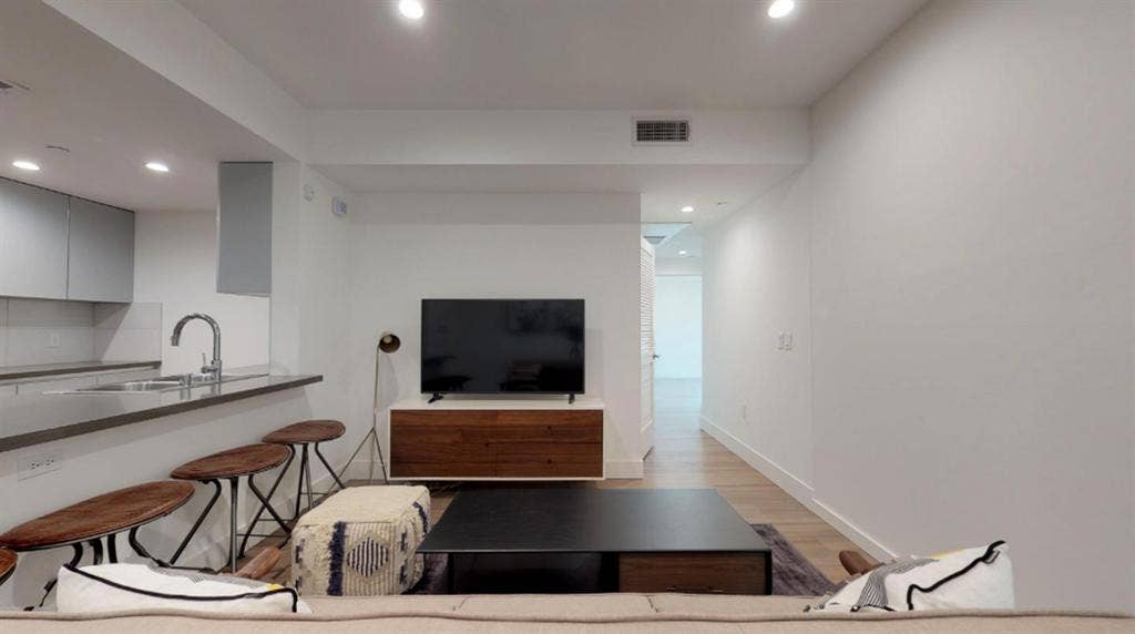 1 BR in Los Angeles