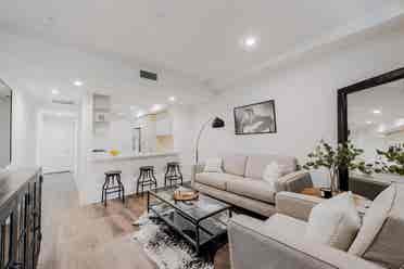 1 BR in Los Angeles