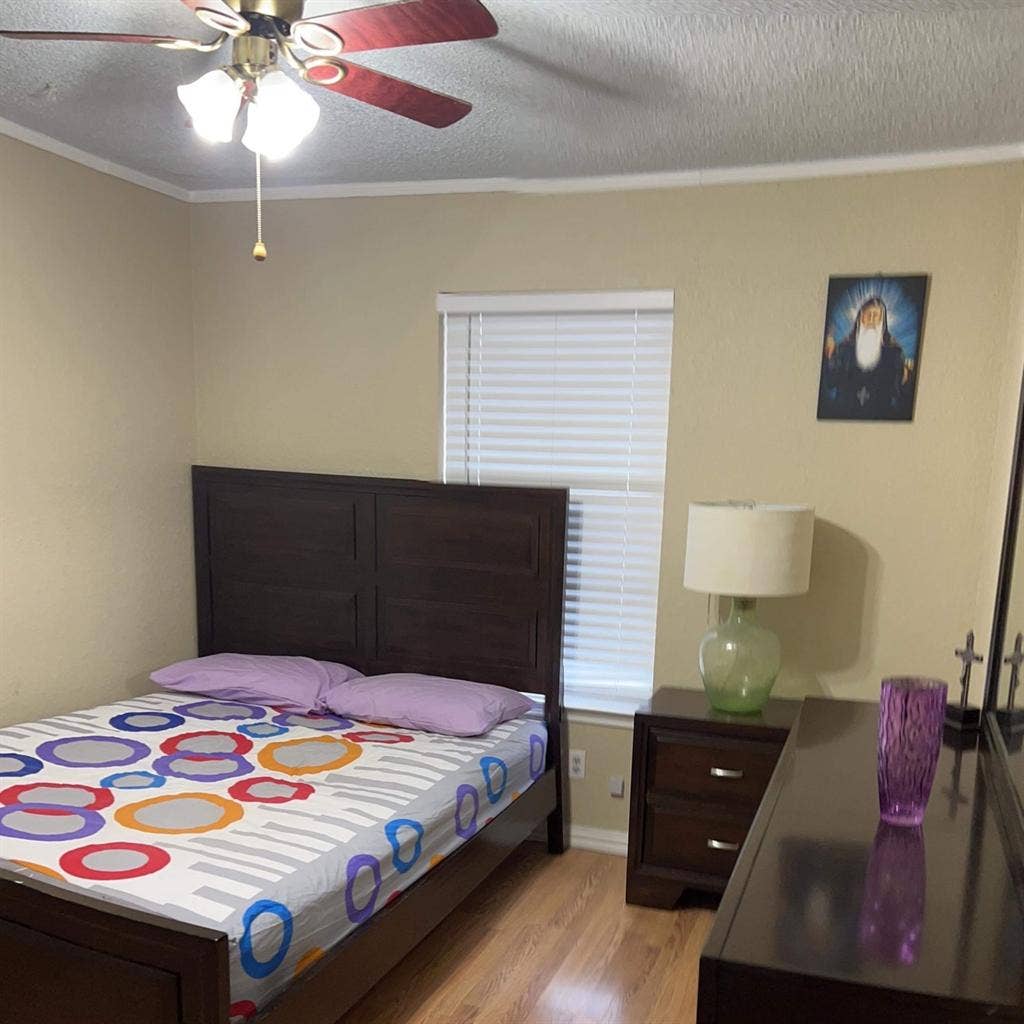 Room for rent - Females only