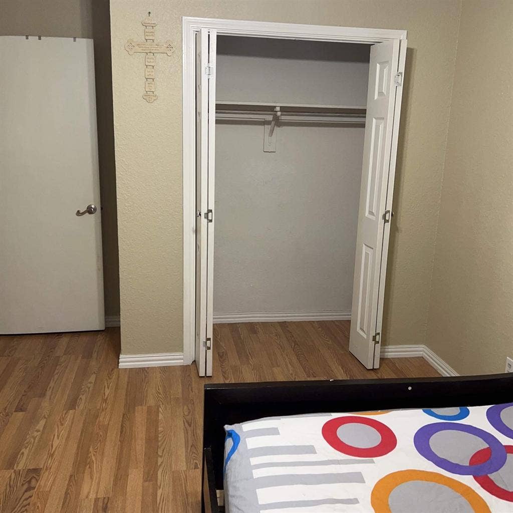 Room for rent - Females only