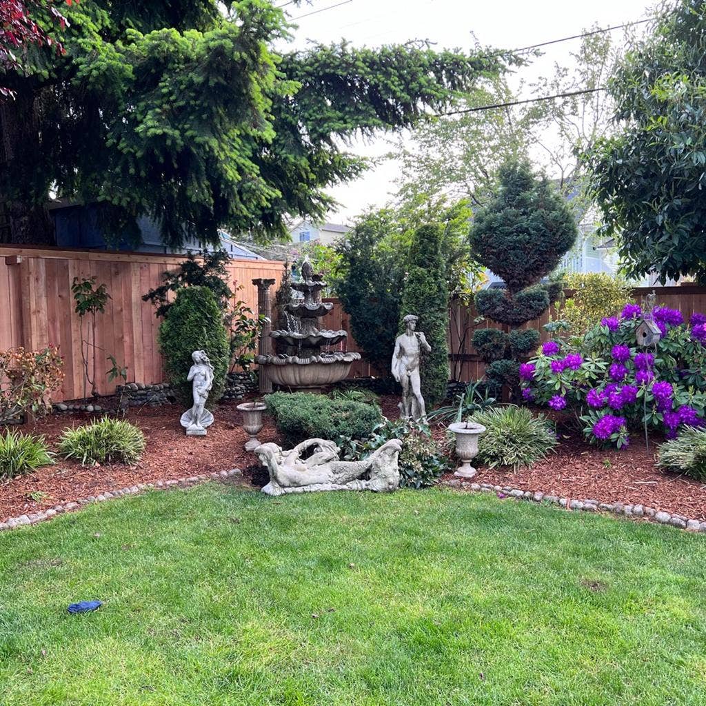 Unfurn/Furnished Room in LGBTQ Home