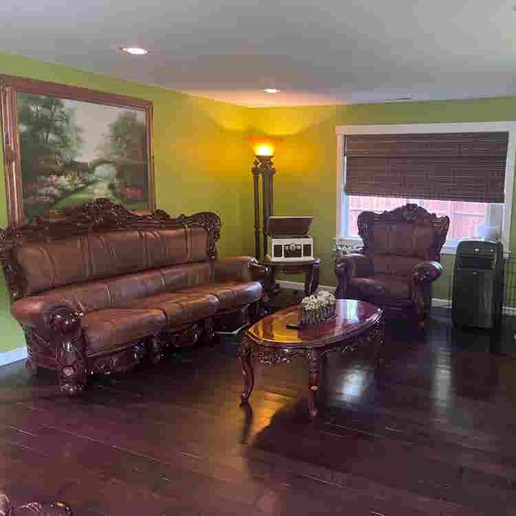 Unfurn/Furnished Room in LGBTQ Home