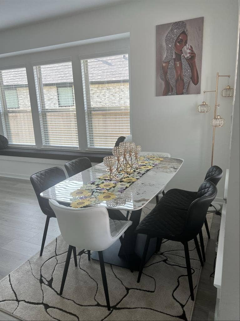 Room for rent-Available August 1