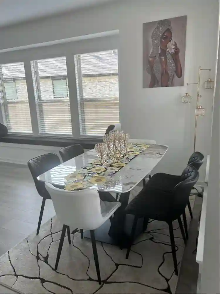 Room for rent-Available August 1