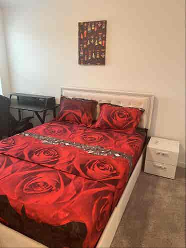 Room for rent-Available September 1