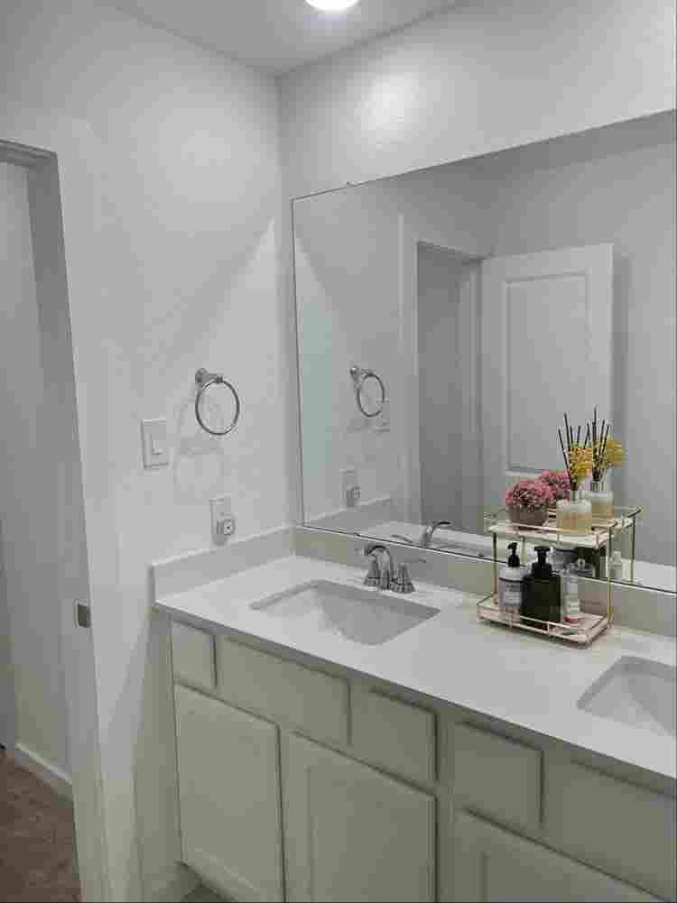 Room for rent-Available August 1