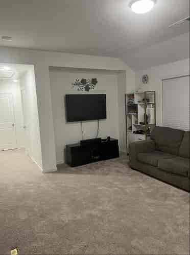 Room for rent-Available September 1