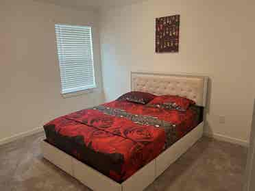 Room for rent-Available September 1