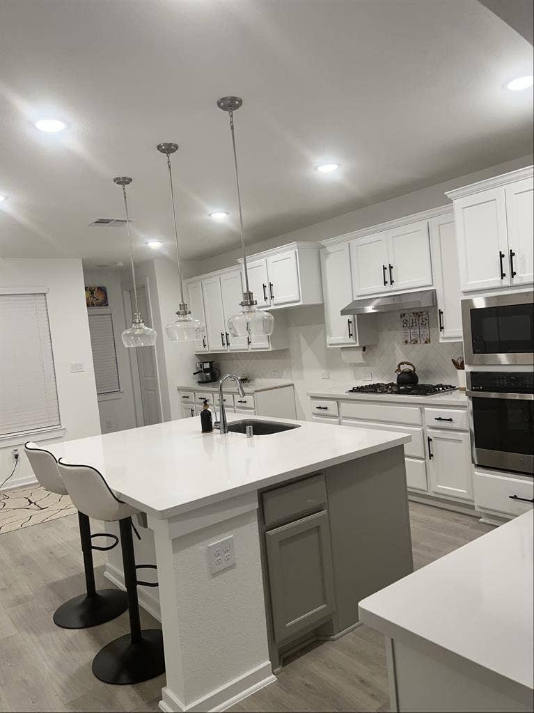 Room for rent-Available August 1