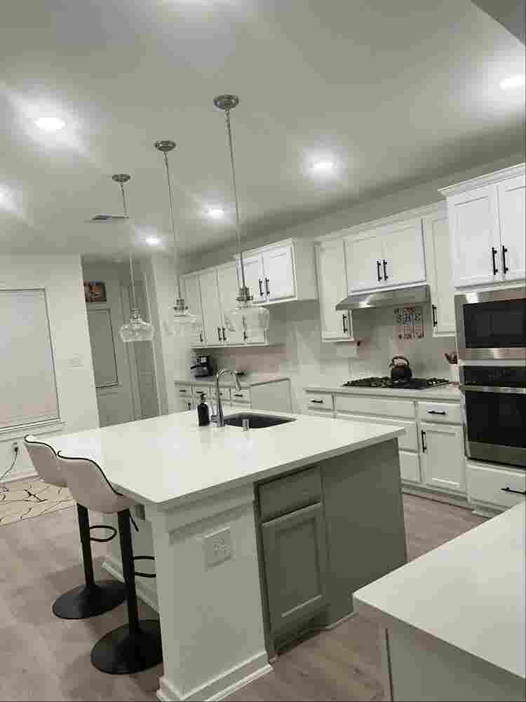 Room for rent-Available August 1