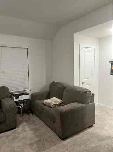 Room for rent-Available September 1